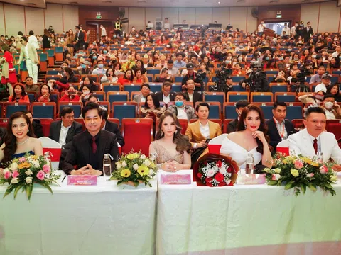 Hoa hậu Hoàng Thị Thảo Nguyên ngồi ghế nóng chung kết Hoa hậu Doanh nhân Việt Nam Toàn cầu 2020