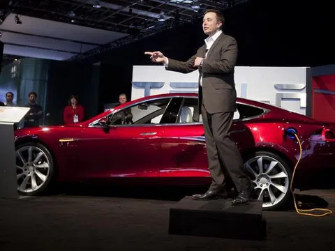 Elon Musk quay trở lại vị trí giàu nhất thế giới