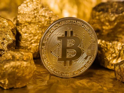 Giá Bitcoin tăng mạnh, Ether thiết lập kỷ lục mới