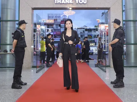Á hoàng Nguyễn Kim Âm diện vest đen quyền lực tại Chung kết Hoa hậu Doanh nhân Việt Nam 2022
