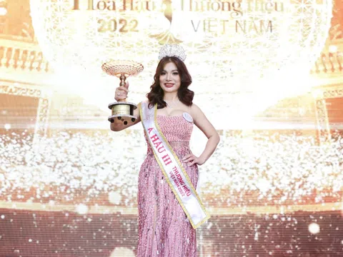 Doanh nhân Tống Thị Kim Oanh đăng quang Á hậu 3 cuộc thi Hoa hậu Thương hiệu Việt Nam 2022