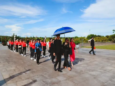 Đoàn Hoa hậu Doanh nhân Châu Á Việt Nam 2023 dâng hương tưởng niệm 508 anh hùng liệt sĩ tại Quảng Nam