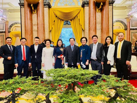 Ông Đinh Trọng Vỹ vinh dự được gặp gỡ Phó Chủ tịch nước Võ Thị Ánh Xuân và các cấp lãnh đạo Nhà Nước.
