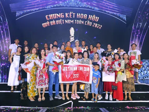 Á hậu 2 Trịnh Thị Lan được cổ vũ nồng nhiệt trong đêm Chung kết Hoa hậu Quý bà Việt Nam Toàn cầu 2022