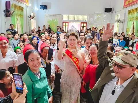 Hoa hậu Lê Thị Lan về quê Nghệ An hậu đăng quang