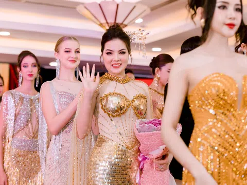 CEO thương hiệu áo dài Ngọc Trang diễn thời trang tại “Đêm hội chào xuân 2024”