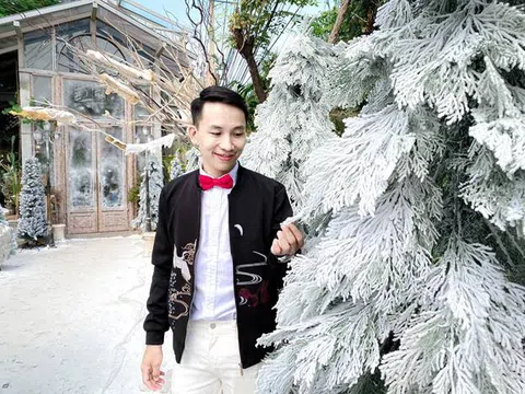 Ca nhạc sĩ Hoàng Lê Duy Khánh rộn ràng đón giáng sinh tại nước ngoài