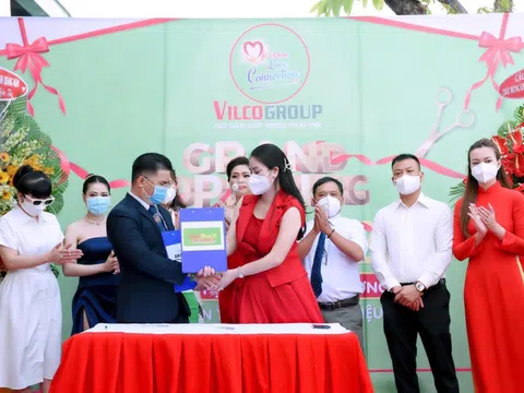 Á hậu Nguyễn Hồng Nhung đưa thương hiệu máy lọc nước AkihiroHn đến sức khỏe người Việt