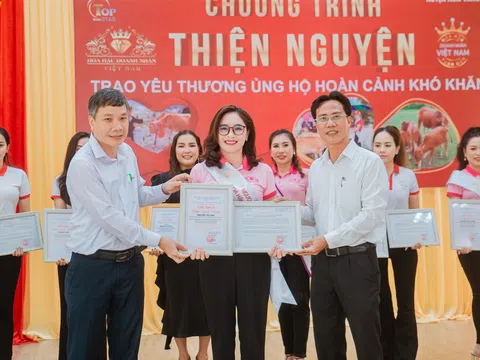 “Người đẹp có nụ cười đẹp” HHDNVN 2022 – Nguyễn Thị Tình trao bò giống mang niềm vui đến bà con huyện Hòa Vang