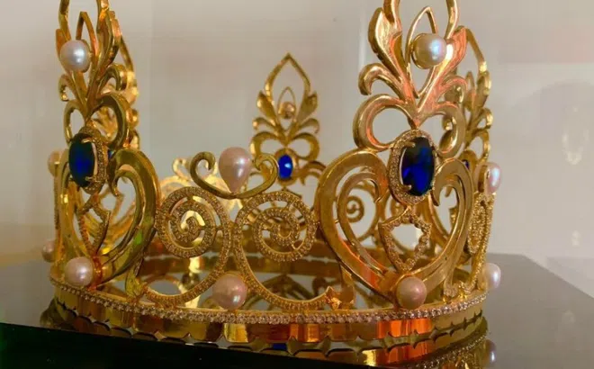 Sự thật về chiếc vương miện của hoa hậu Hoà Bình Thuỳ Tiên có phải do Queen Pearl PQ chế tác?