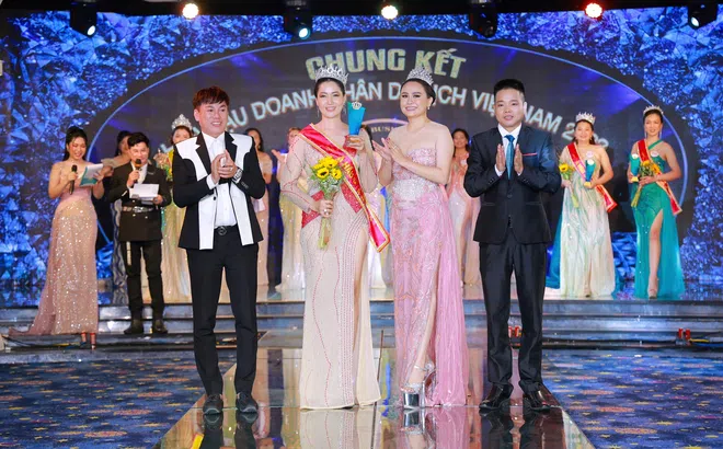 Doanh nhân Trần Thị Huyền Trân đăng quang Á hậu 3 Hoa hậu Doanh nhân Du lịch Việt Nam 2023