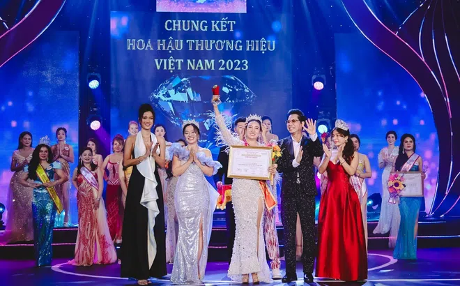 Thi trên sân nhà, doanh nhân Đặng Thị Yên Oanh cán đích Á hậu 3 Hoa hậu Thương hiệu Việt Nam 2023